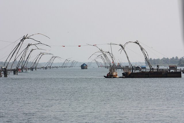 Chinese fishing nets in Backwaters of Aleppey | BeautifulPlacesIndia.com